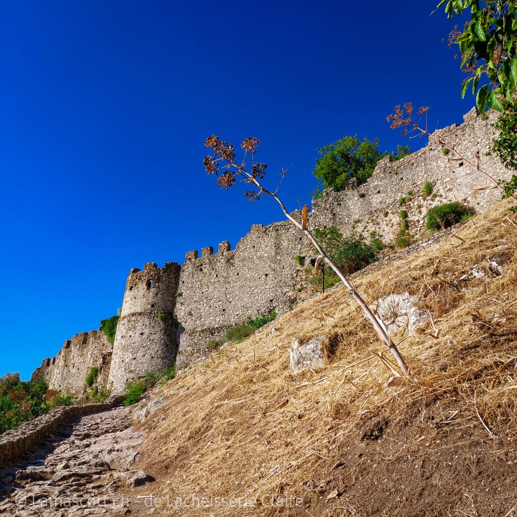 vacances en grèce visiter le péloponnèse mystra chateau