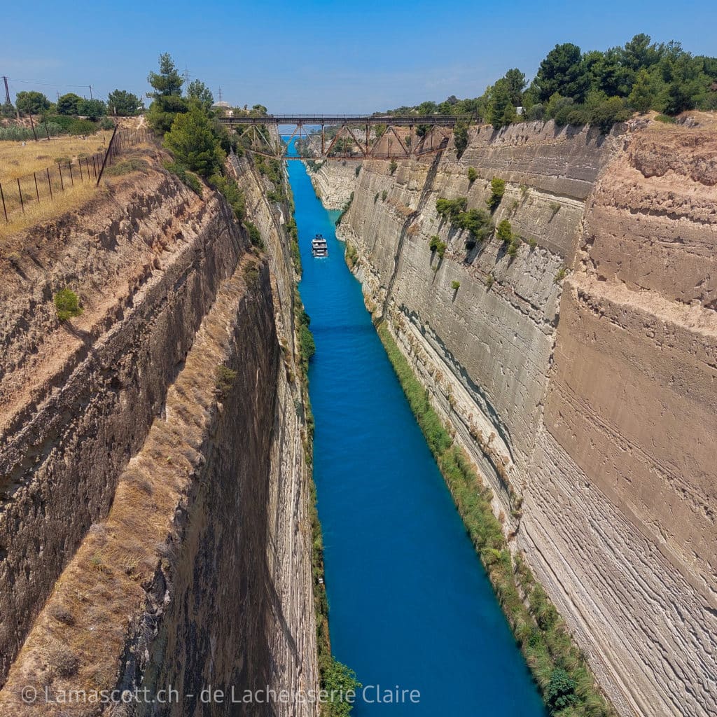 corinthe canal voyager en grece visiter peloponnese