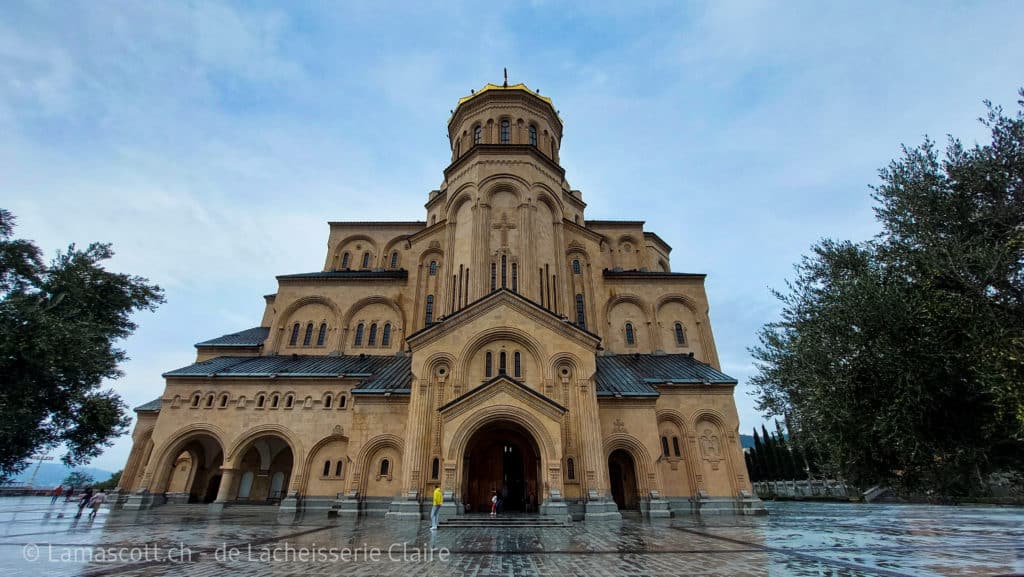 cathedrale de la trinite tbilissi georgie